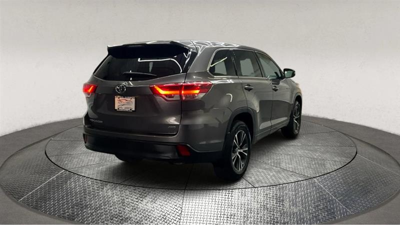 2017 TOYOTA HIGHLANDER LE