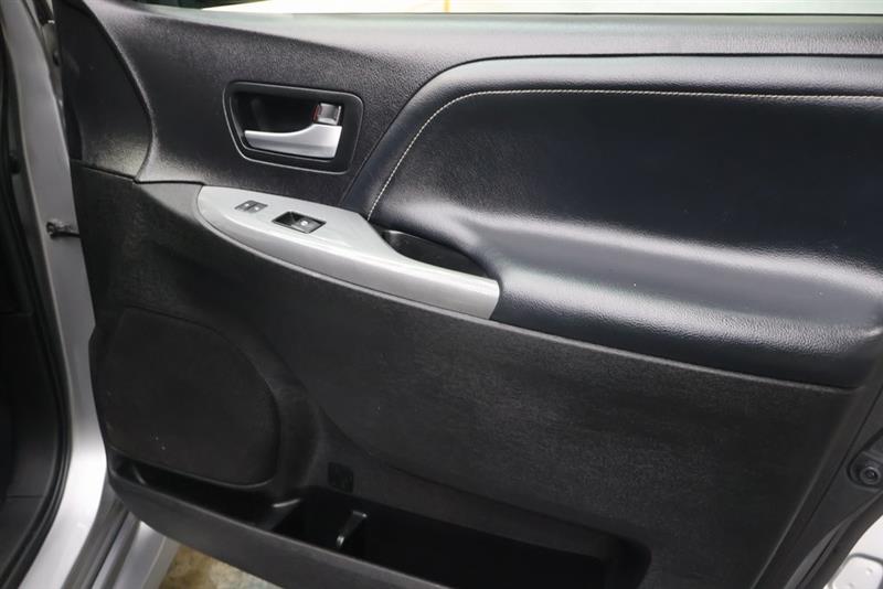 2018 TOYOTA SIENNA SE