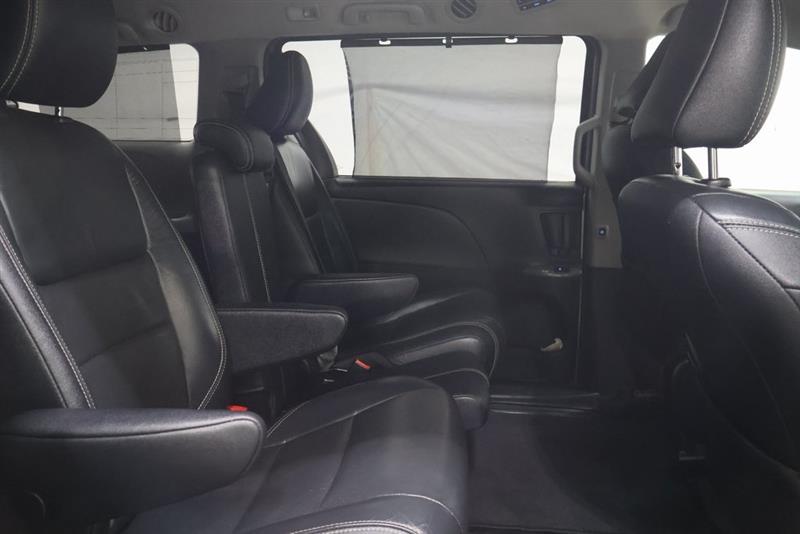 2018 TOYOTA SIENNA SE