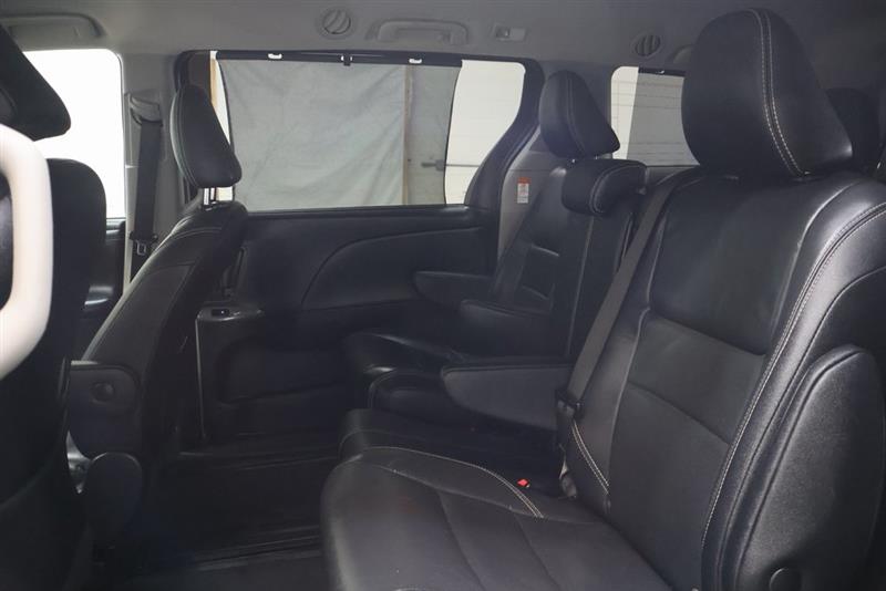 2018 TOYOTA SIENNA SE