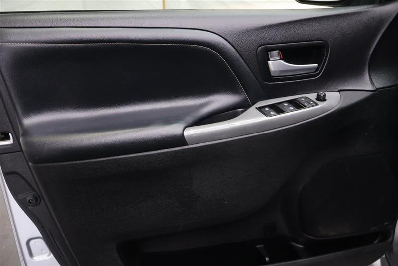 2018 TOYOTA SIENNA SE