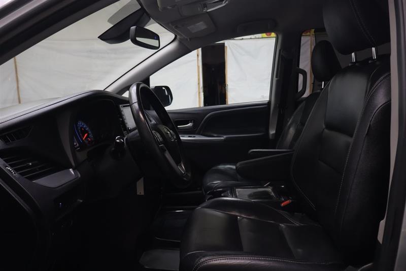 2018 TOYOTA SIENNA SE