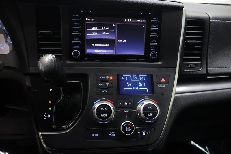 2018 TOYOTA SIENNA SE