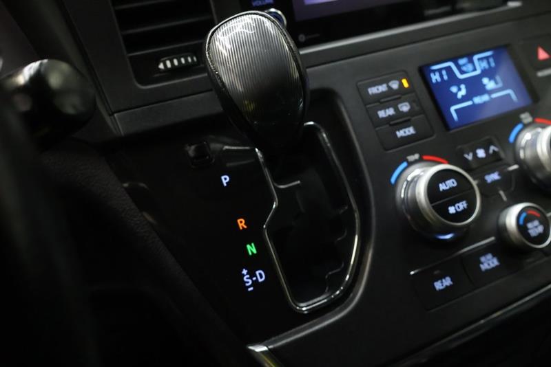 2018 TOYOTA SIENNA SE