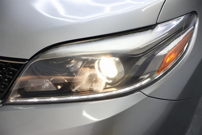 2018 TOYOTA SIENNA SE