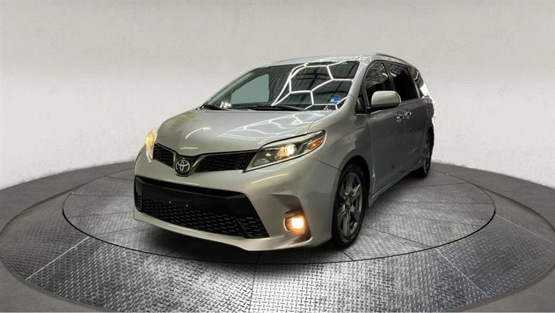 2018 TOYOTA SIENNA SE
