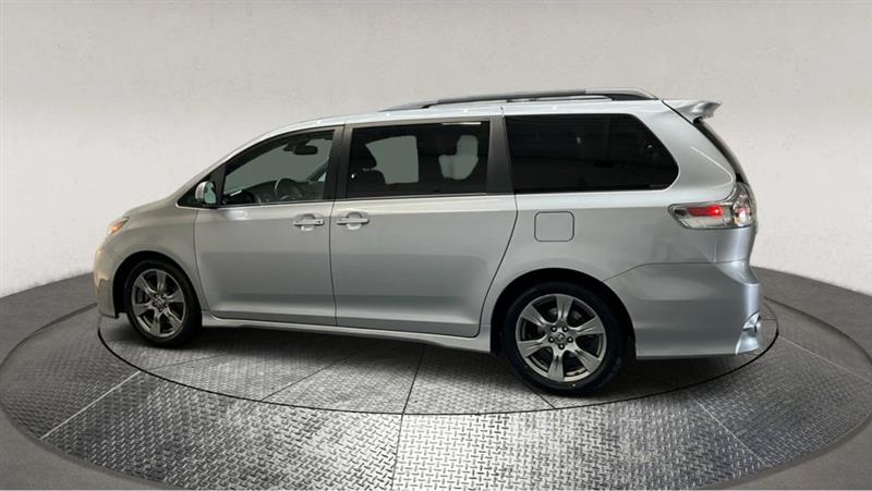 2018 TOYOTA SIENNA SE