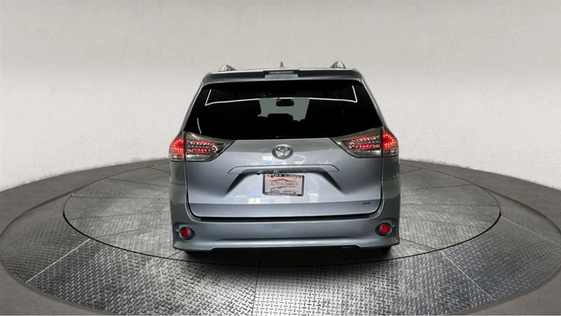 2018 TOYOTA SIENNA SE