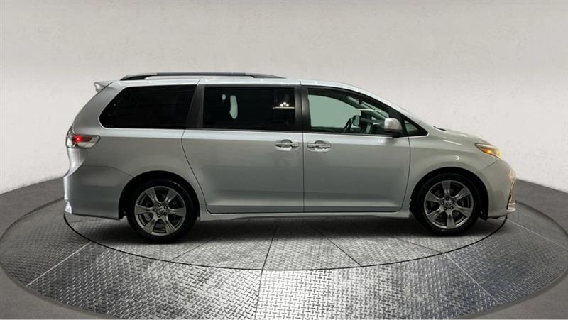 2018 TOYOTA SIENNA SE