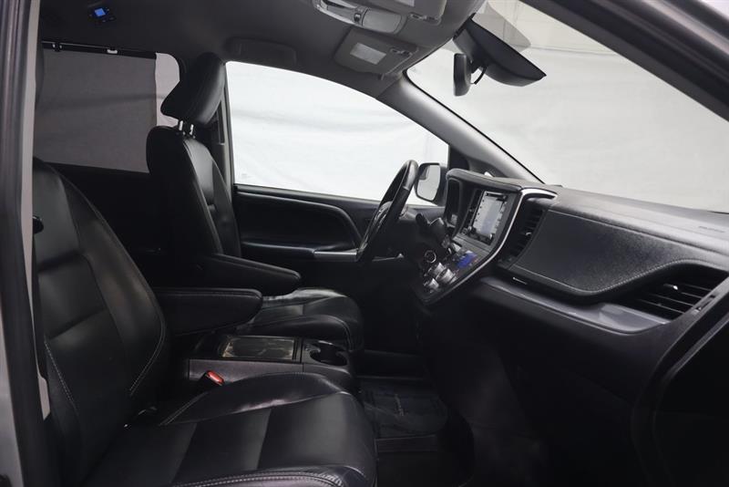 2018 TOYOTA SIENNA SE