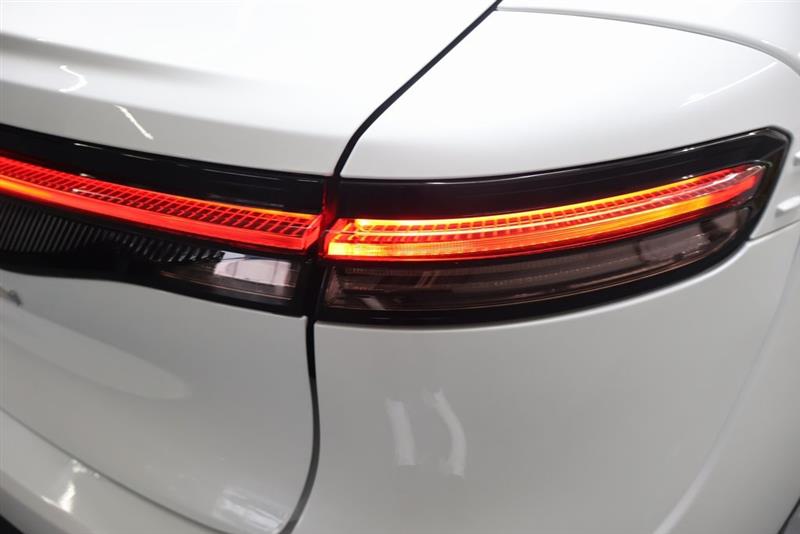 2023 TOYOTA CROWN XLE/LIMITED