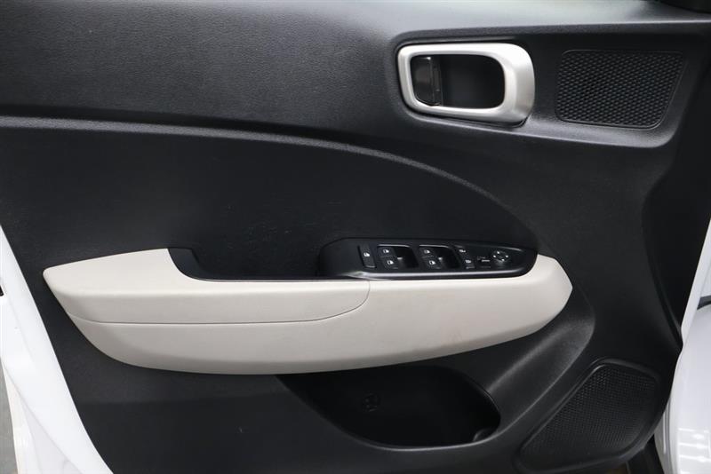 2022 HYUNDAI VENUE SEL