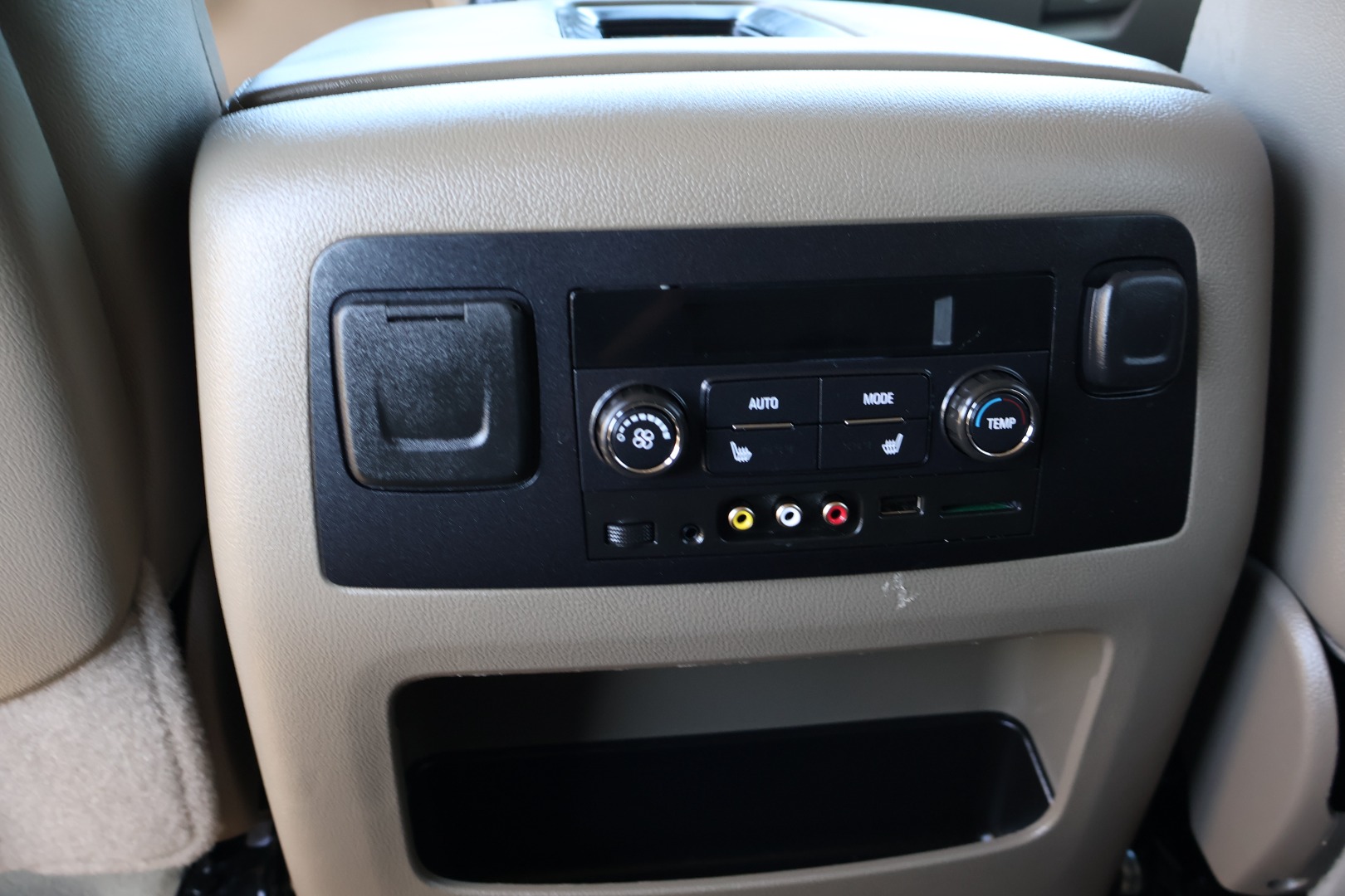 2016 Gmc Yukon SLT photo 16