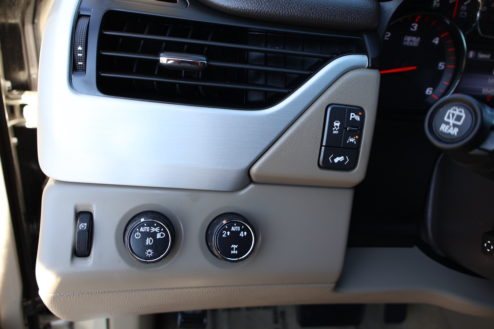 2016 Gmc Yukon SLT photo 21