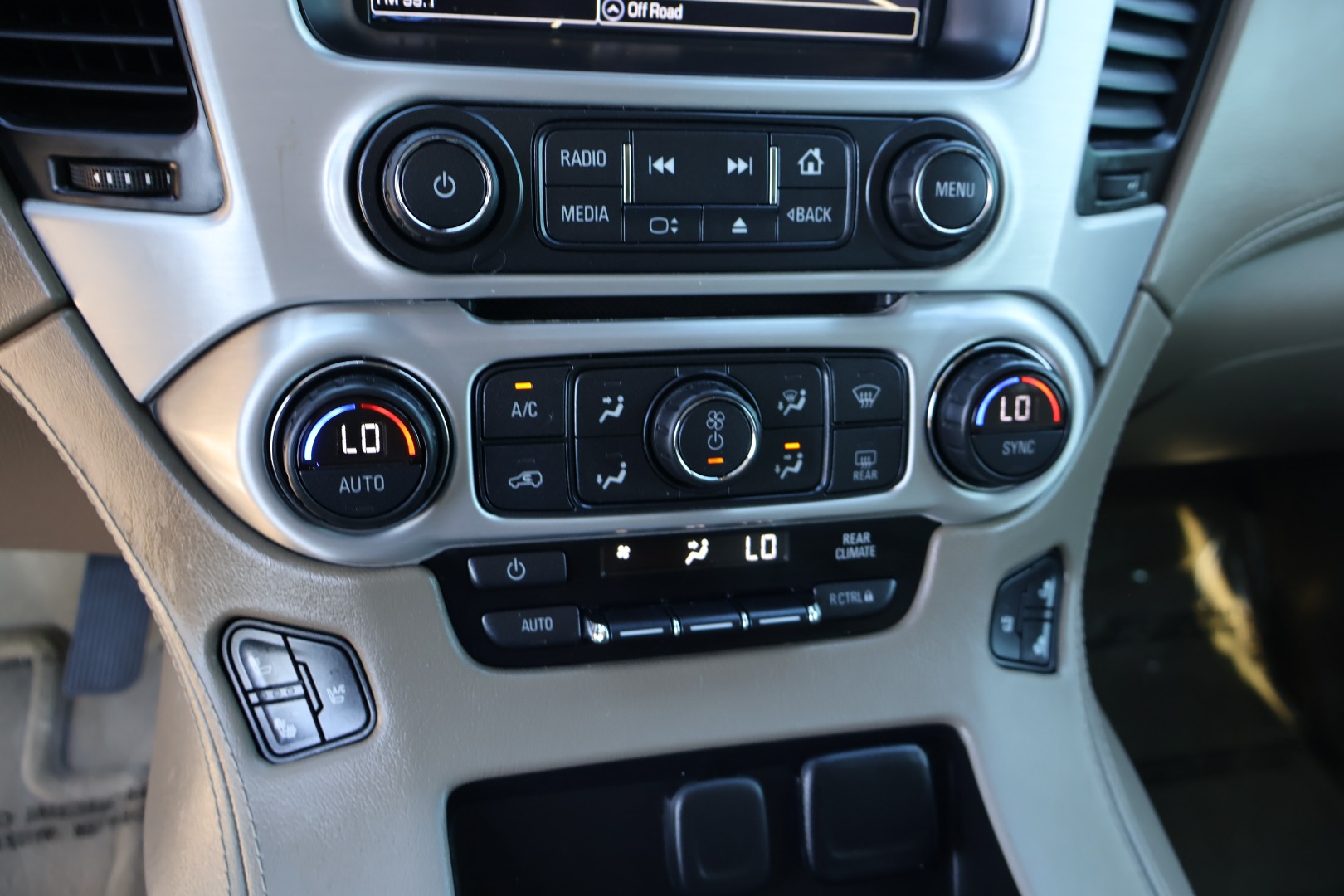 2016 Gmc Yukon SLT photo 28