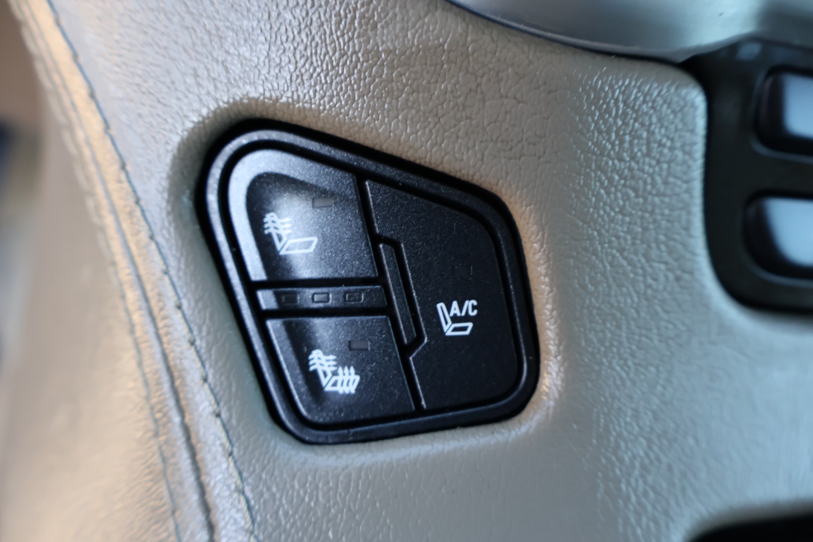 2016 Gmc Yukon SLT photo 29