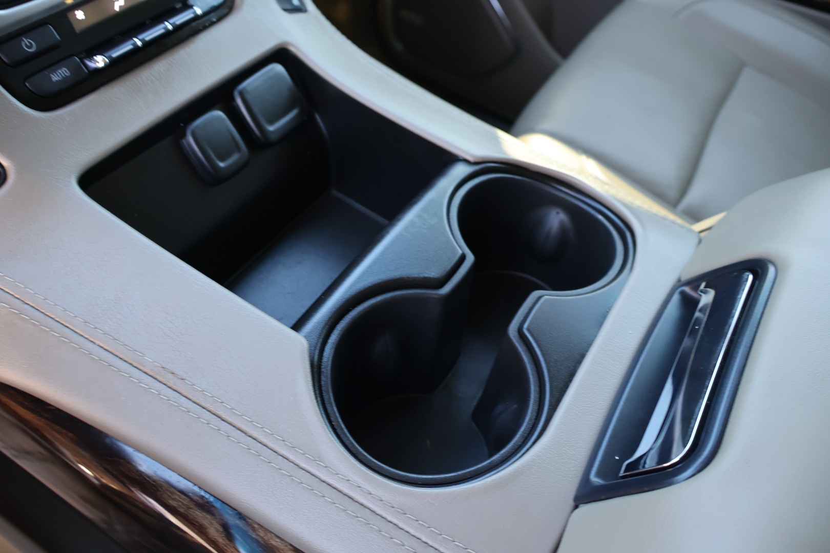 2016 Gmc Yukon SLT photo 30