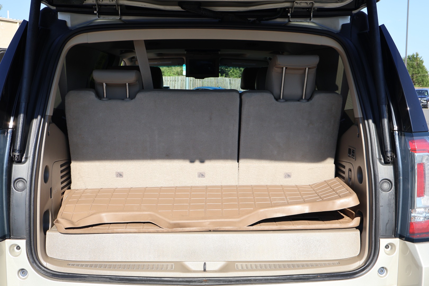 2016 Gmc Yukon SLT photo 32