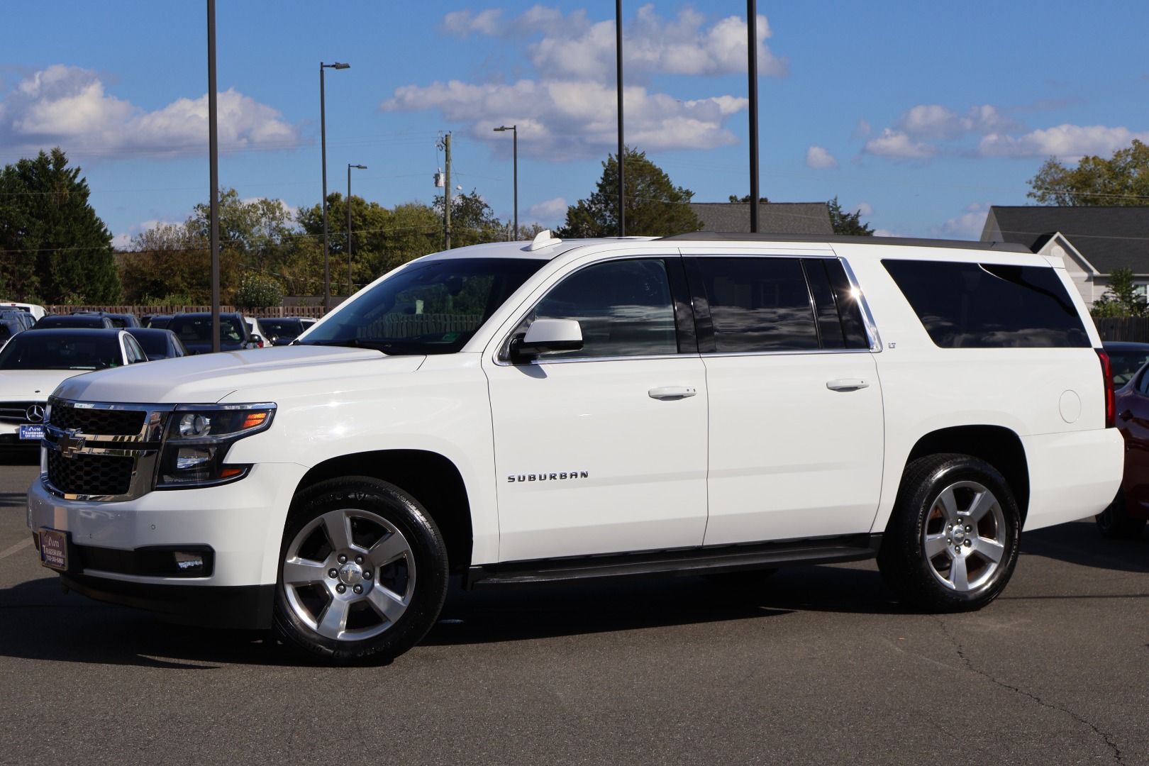 2019 Chevrolet Suburban LT photo 2