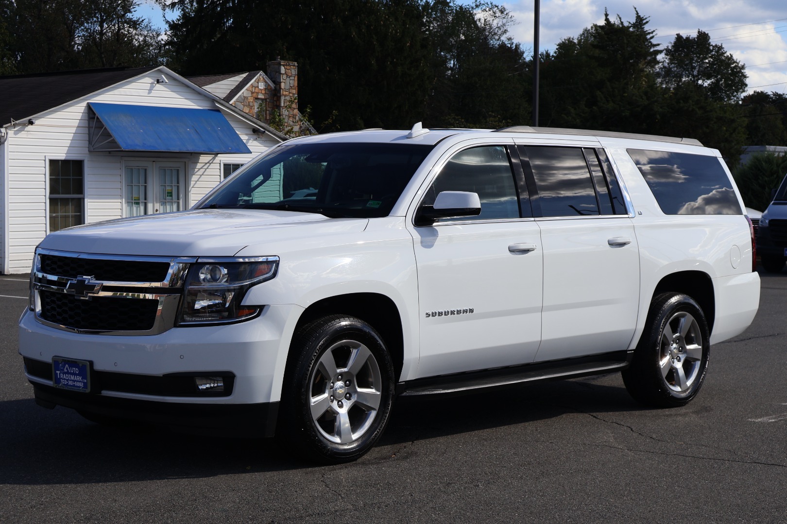 2019 Chevrolet Suburban LT photo 4