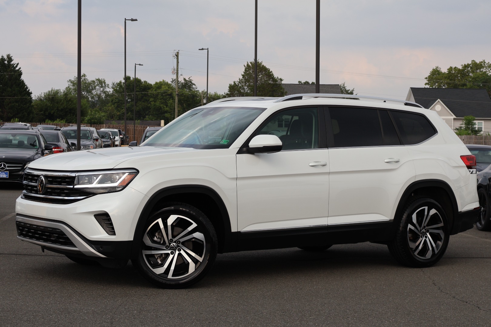 2023 Volkswagen Atlas SEL's photo