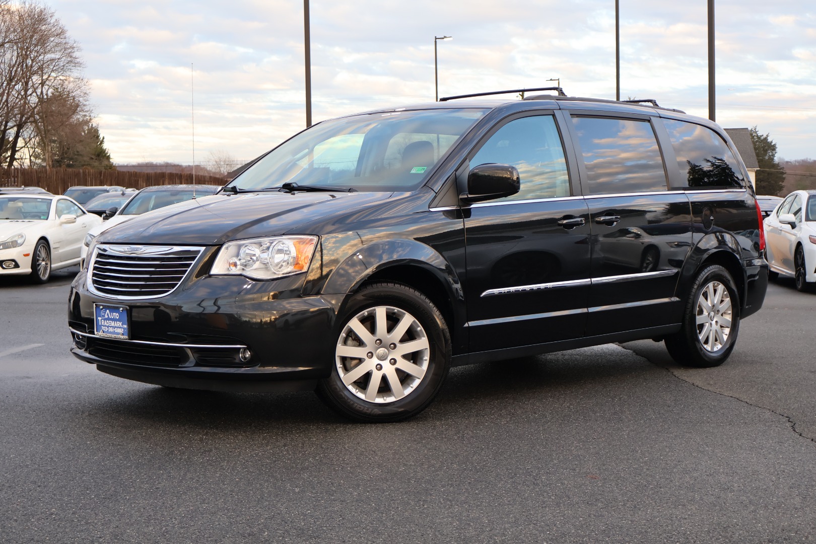 2016 Chrysler Town & Country Touring's photo