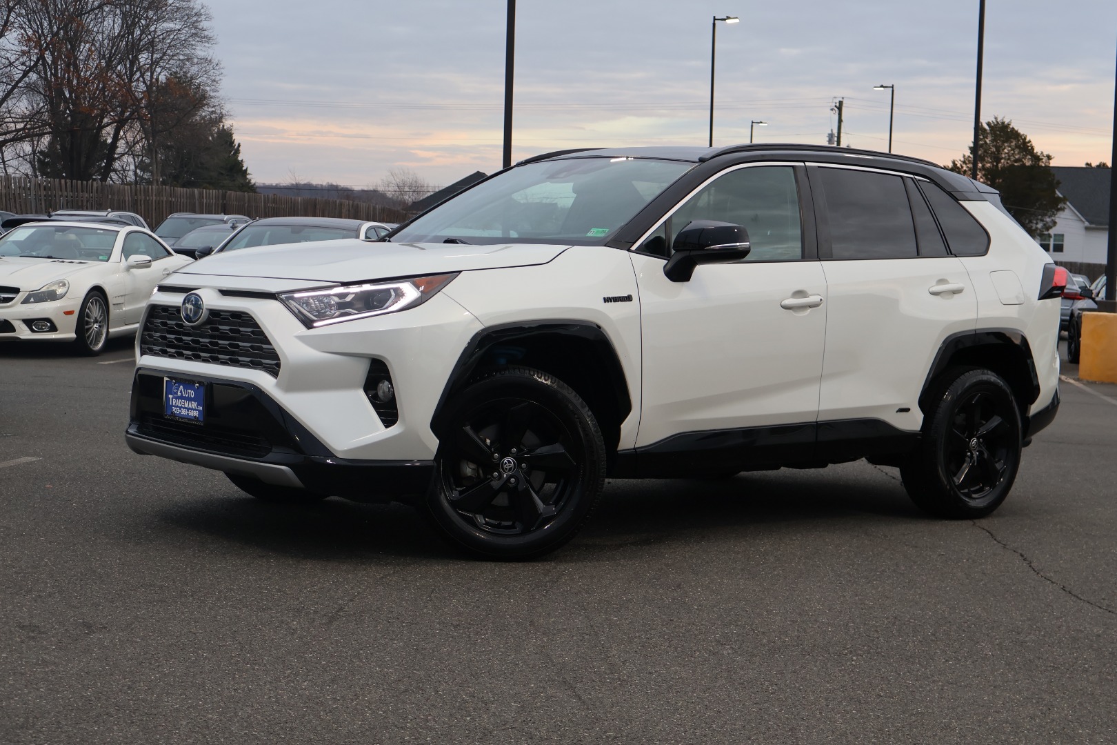 2021 Toyota RAV4 XSE's photo