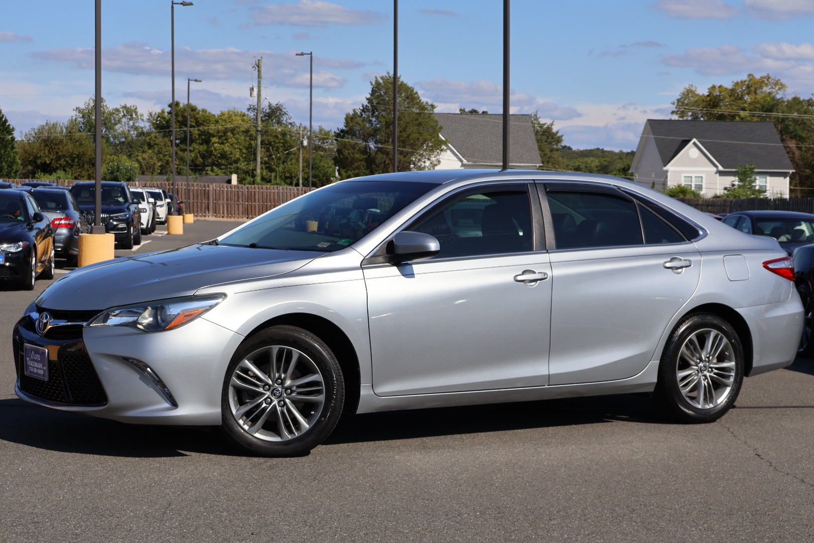 2015 Toyota Camry SE's photo