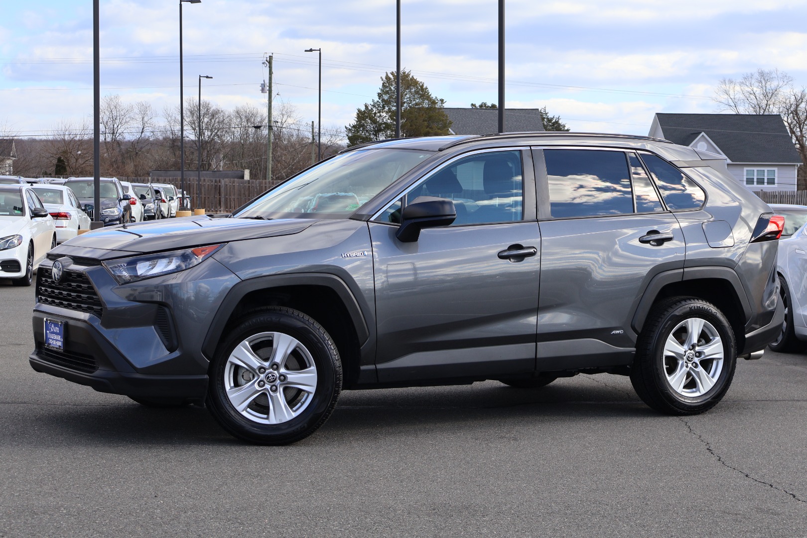 2021 Toyota RAV4 LE's photo