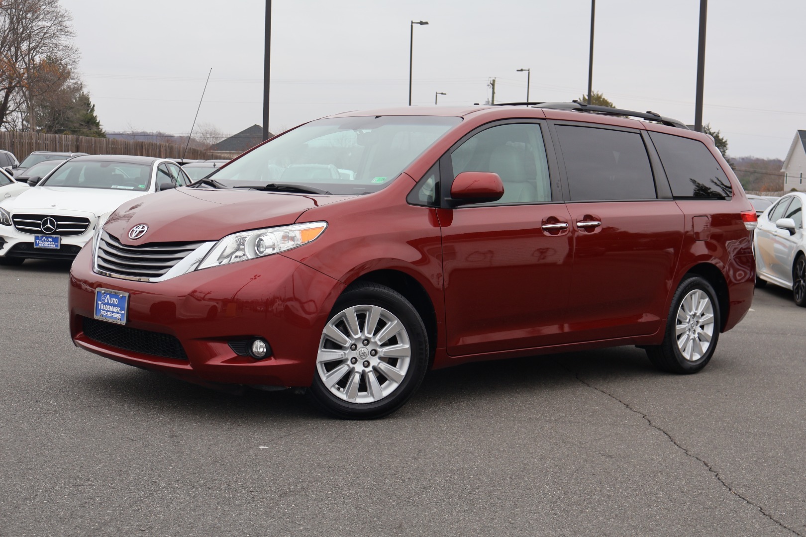 2013 Toyota Sienna Limited's photo