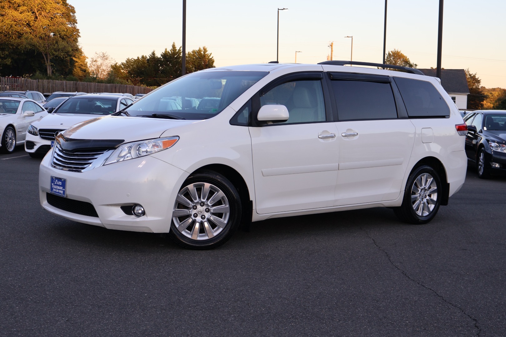 2011 Toyota Sienna Limited photo 2