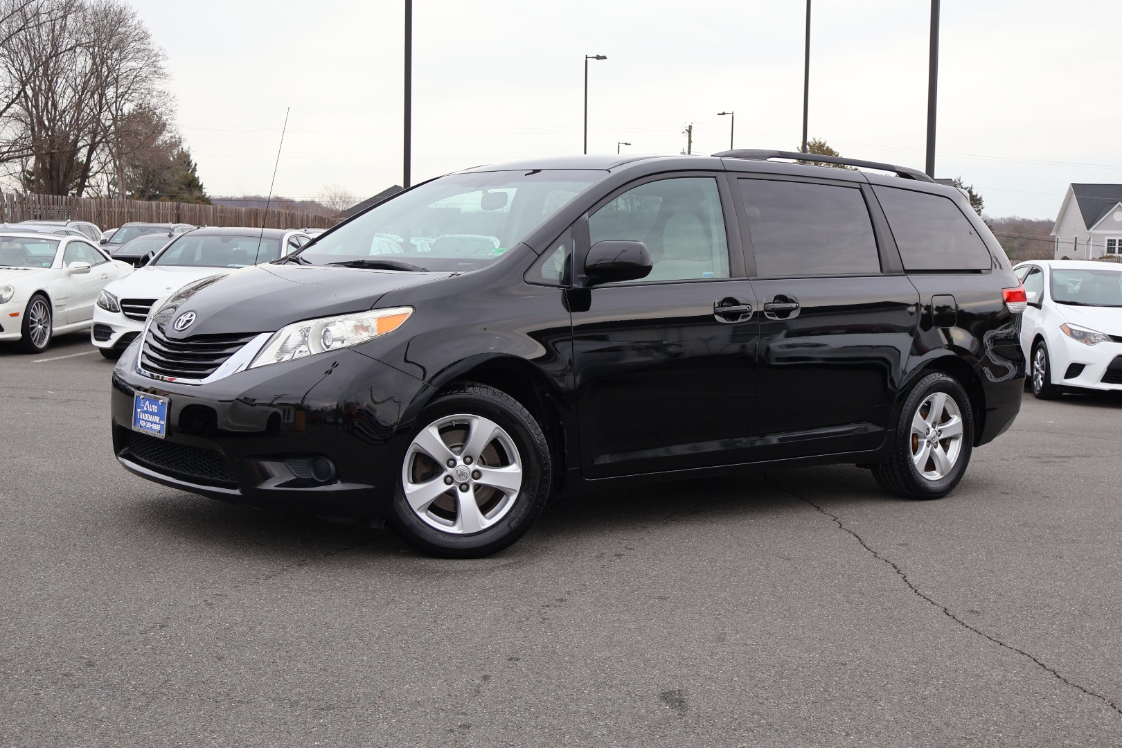 2013 Toyota Sienna LE's photo
