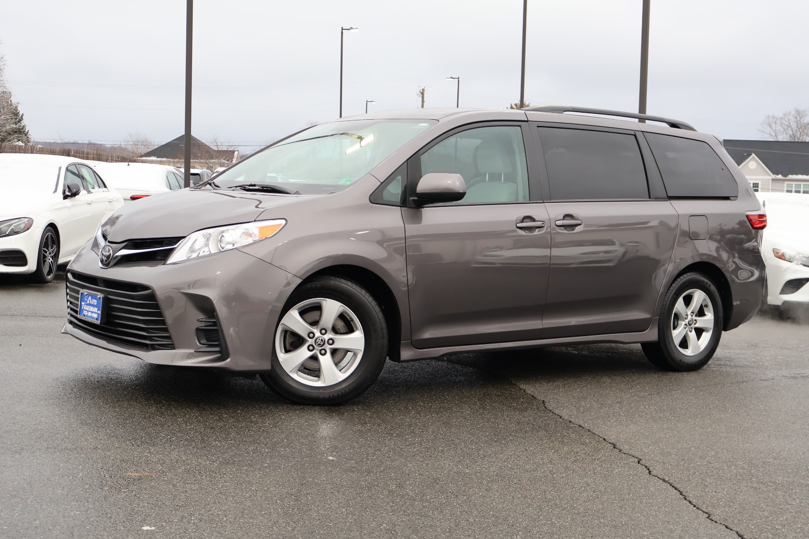 2020 Toyota Sienna LE's photo