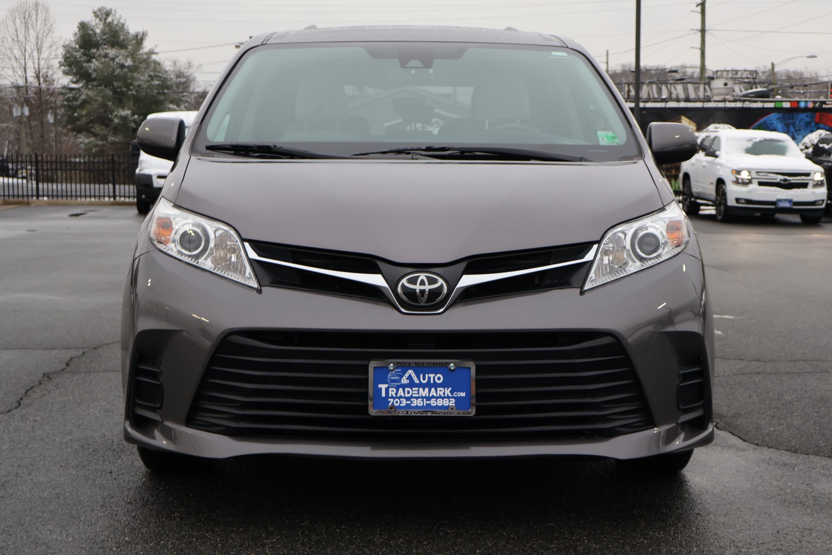2020 Toyota Sienna LE photo 4