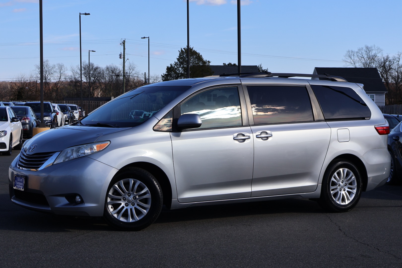 2016 Toyota Sienna XLE Premium's photo