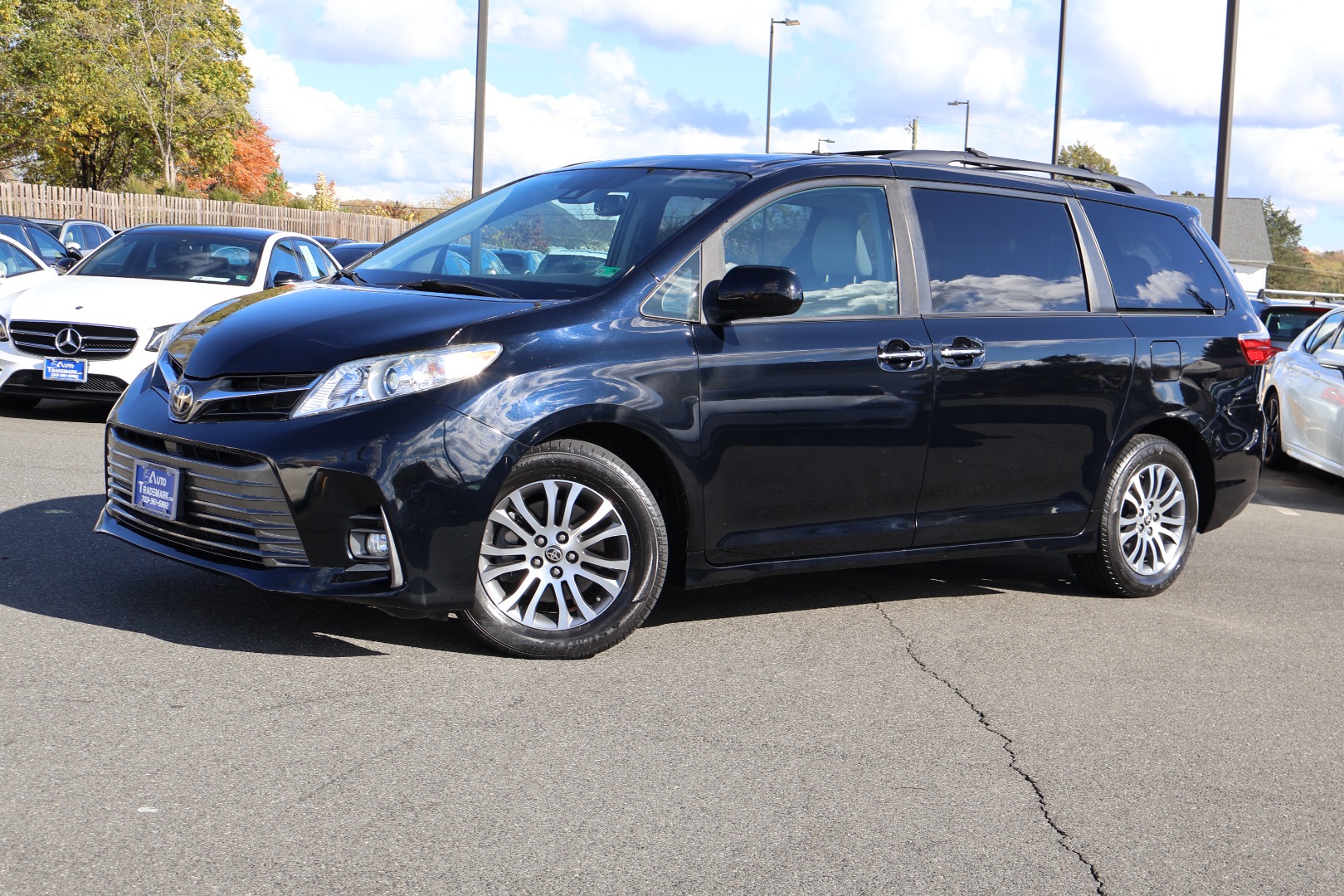 2020 Toyota Sienna XLE's photo