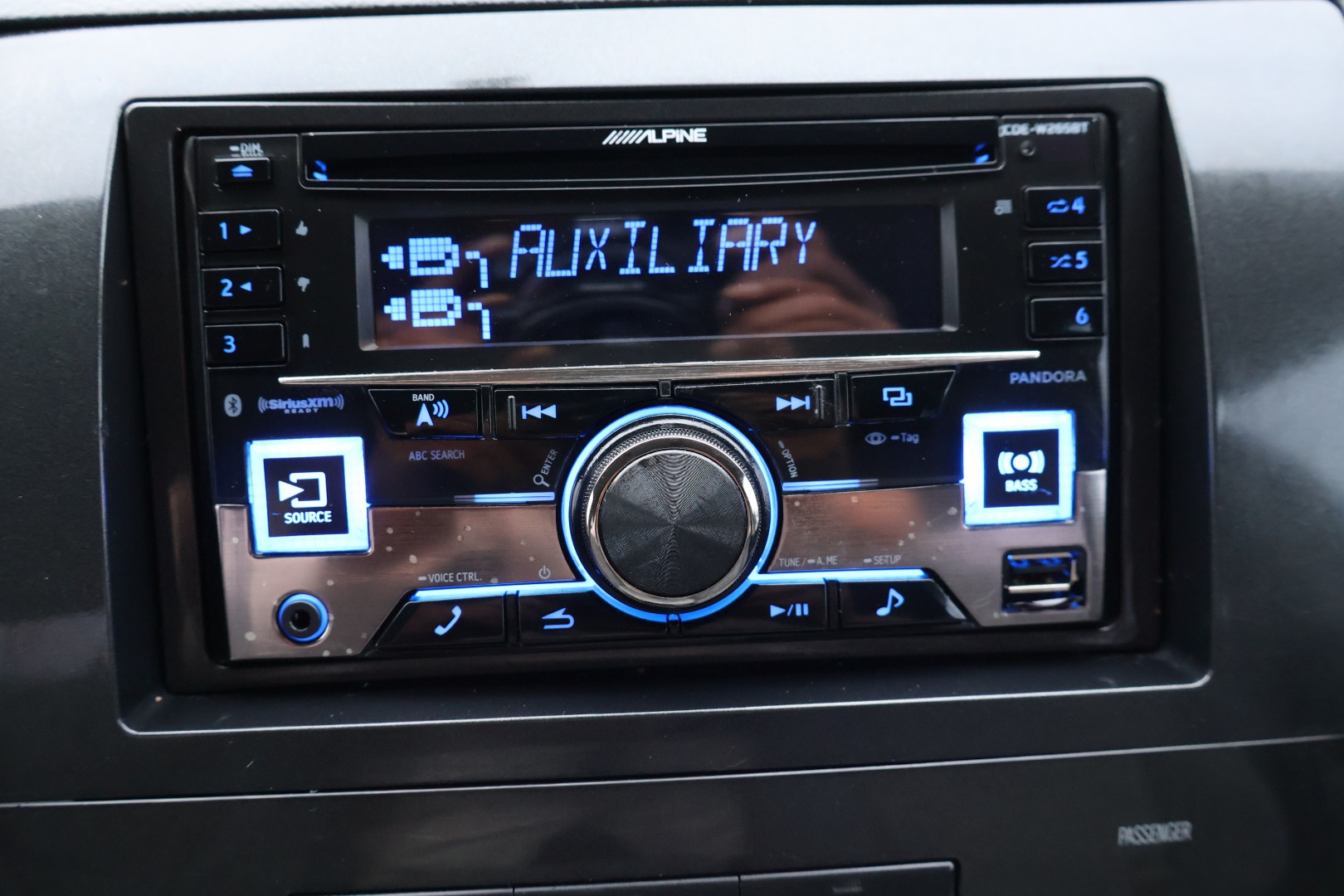 2011 Toyota Tundra CrewMax photo 17