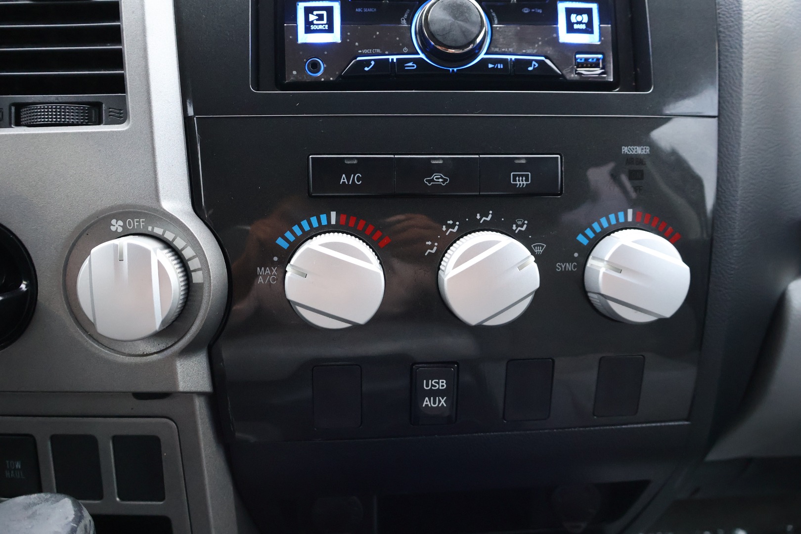 2011 Toyota Tundra CrewMax photo 18