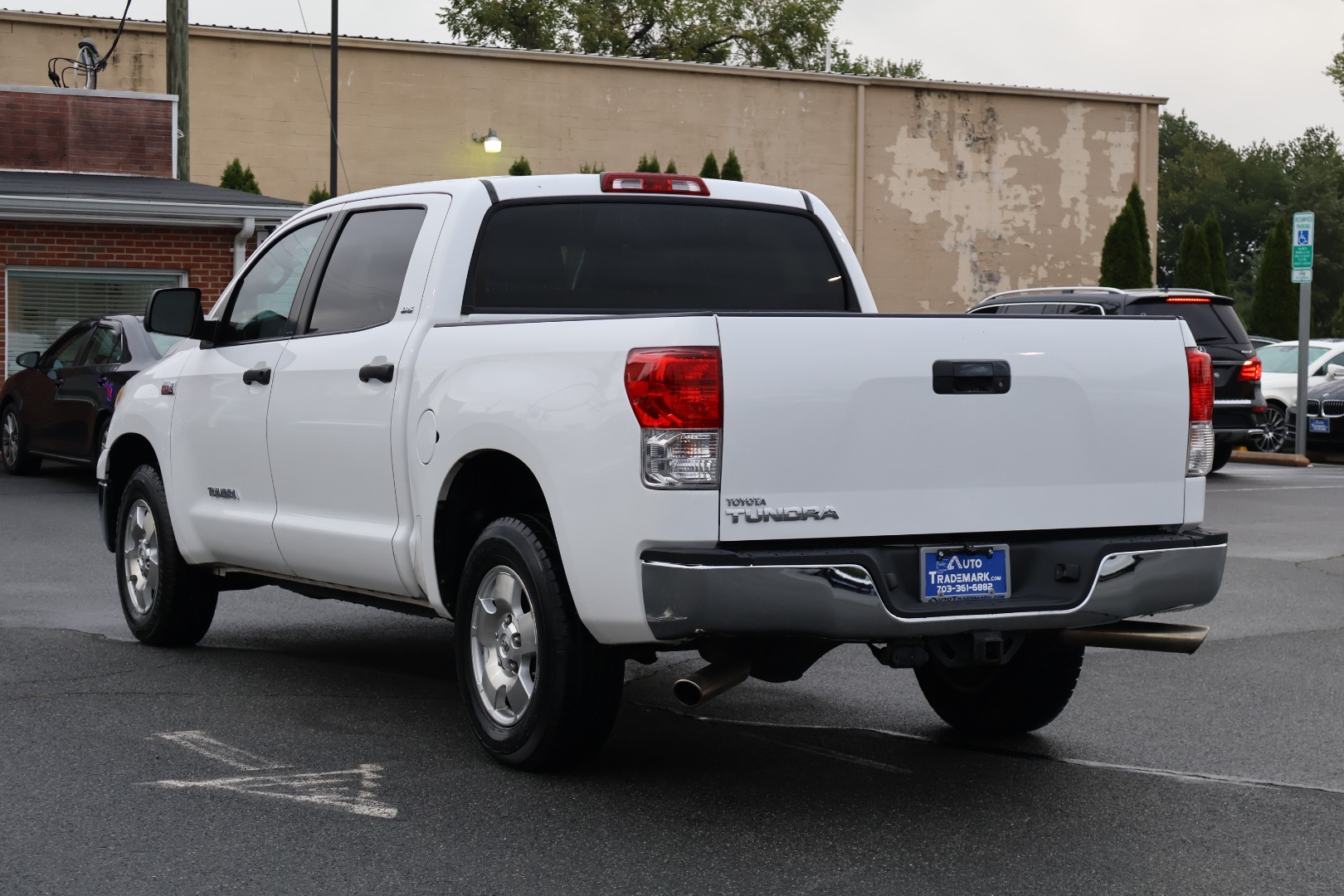 2011 Toyota Tundra CrewMax photo 6