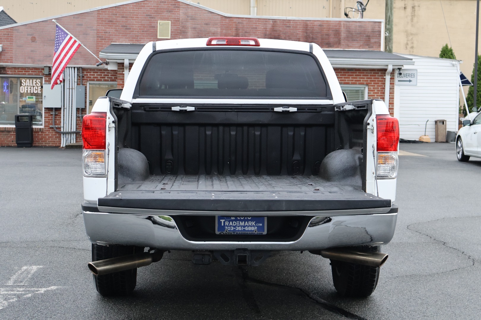 2011 Toyota Tundra CrewMax photo 8