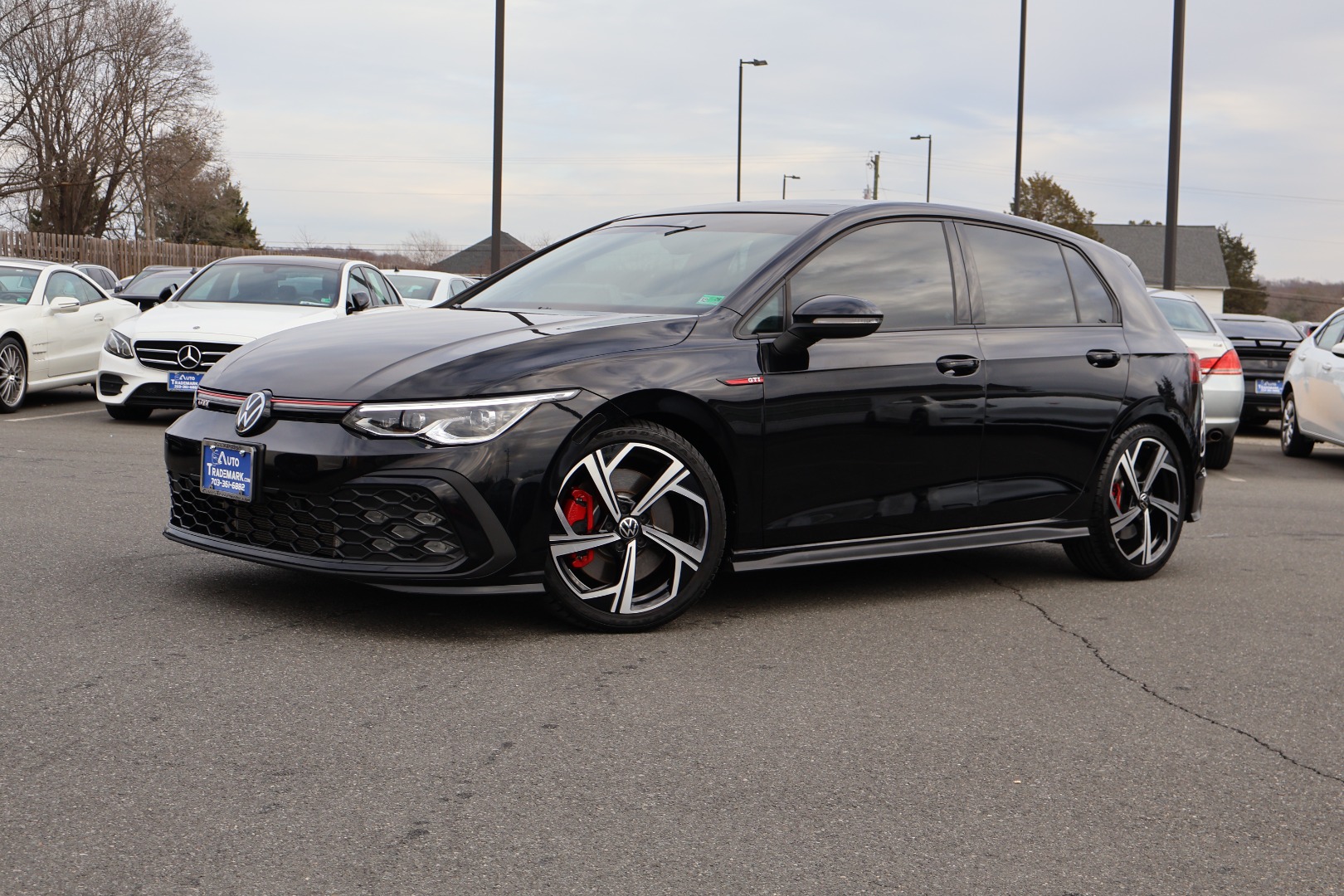 2024 Volkswagen Golf GTI SE's photo