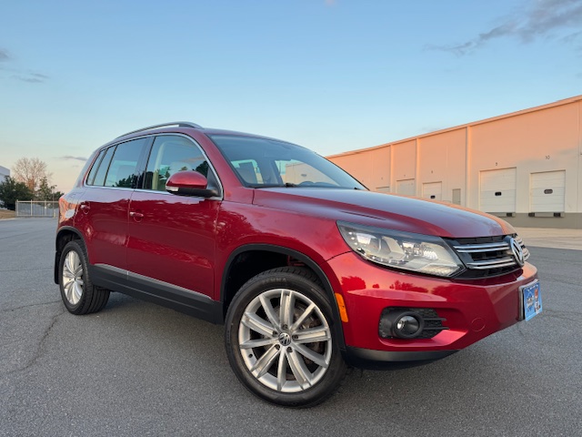 2016 VOLKSWAGEN TIGUAN SE 4MOTION WSUNROOF & NAVI