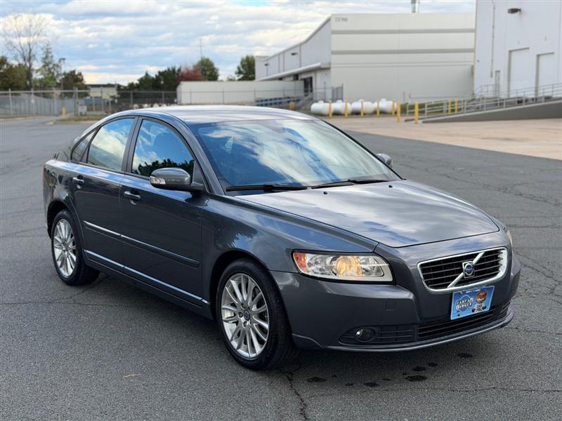 2010 Volvo S40 2.4i's photo