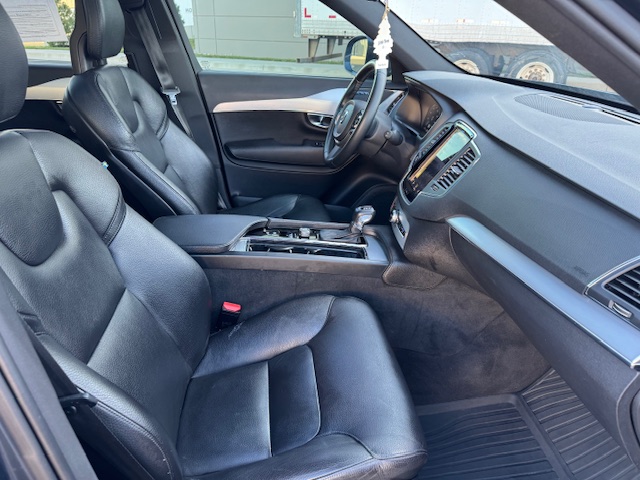 2018 Volvo XC90 Momentum photo 31
