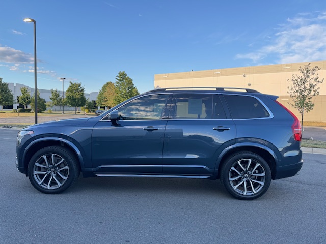 2018 Volvo XC90 Momentum photo 4