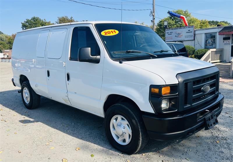 2011 Ford E-Series Econoline Van Commercial photo 2