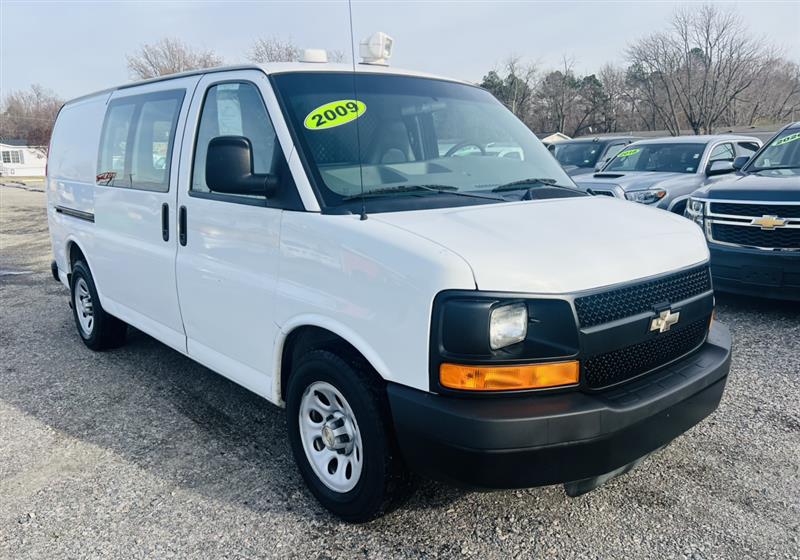 2009 Chevrolet Express Cargo Work Van photo 2