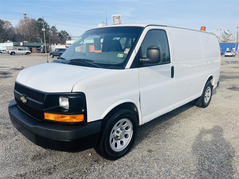 2009 Chevrolet Express Cargo Work Van photo 3