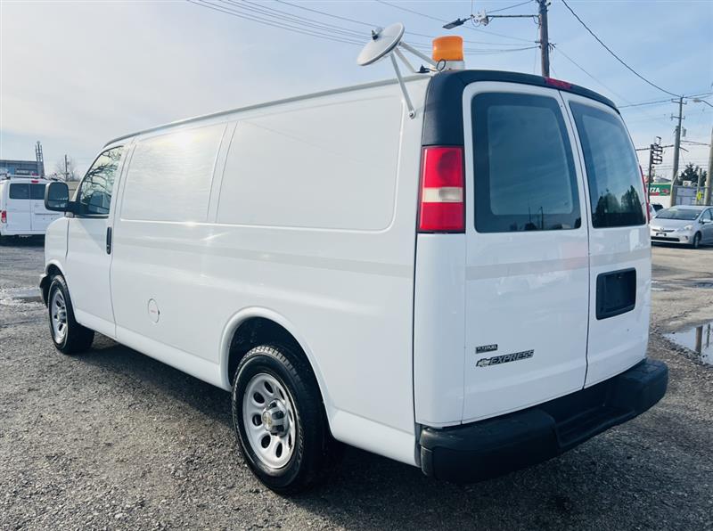 2009 Chevrolet Express Cargo Work Van photo 5