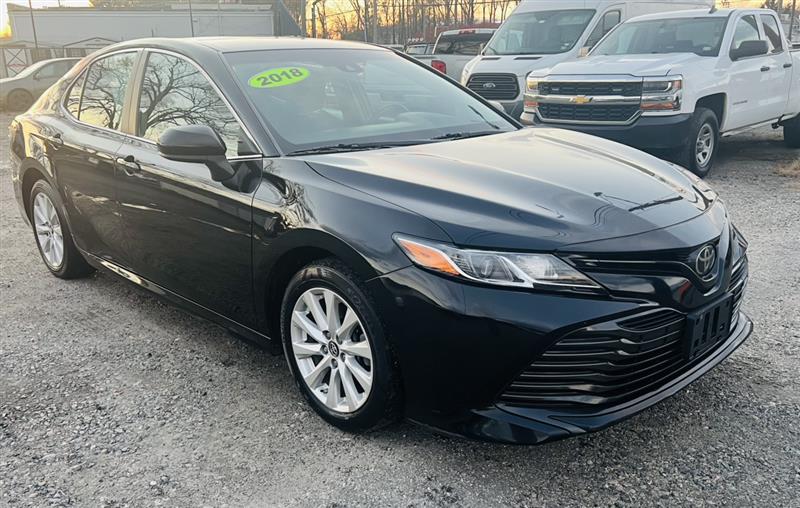 2018 Toyota Camry LE photo 2